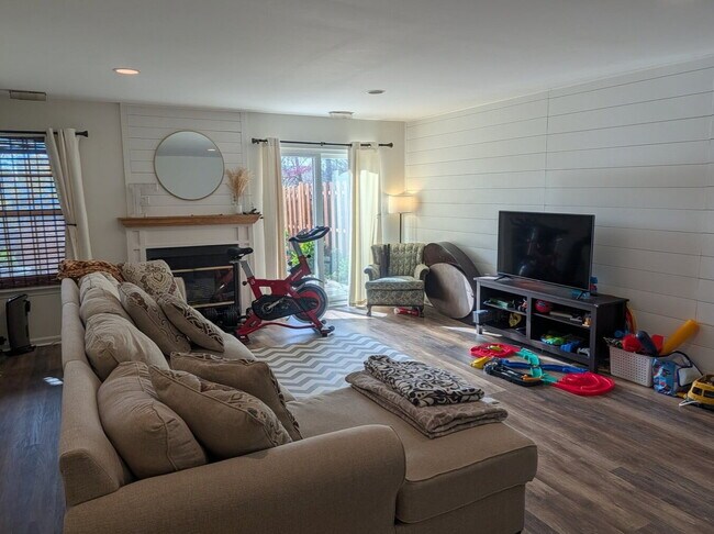 Building Photo - Leesburg Leisure