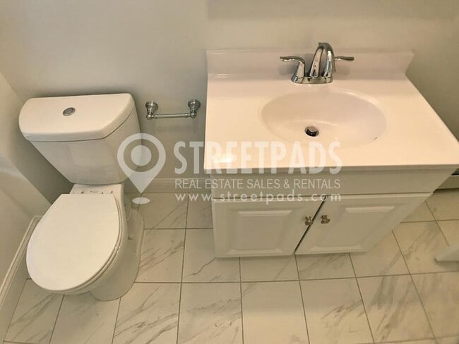 Building Photo - 3 bedroom in Brookline MA 02135