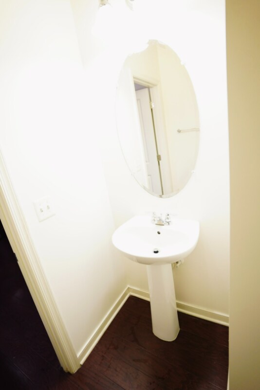 Building Photo - 675B E Church St