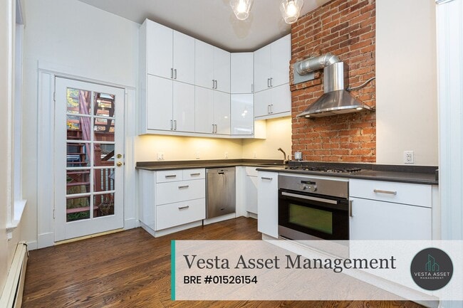 Building Photo - A Jaw-Dropping Light-Filled Three-Bedroom Home in the Heart of the City