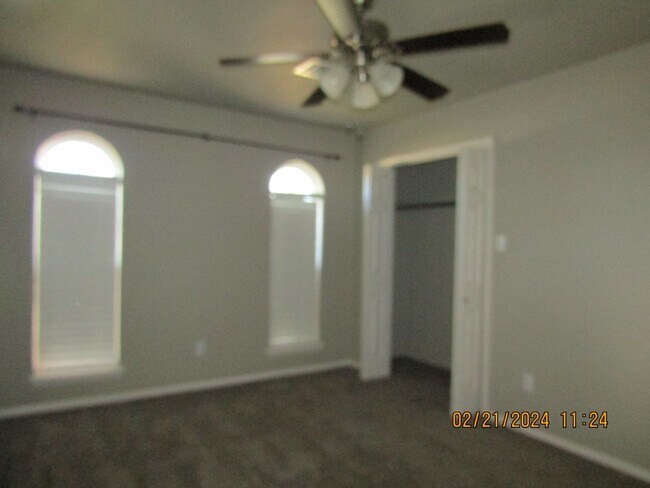 Building Photo - MacArthur Schools Area!