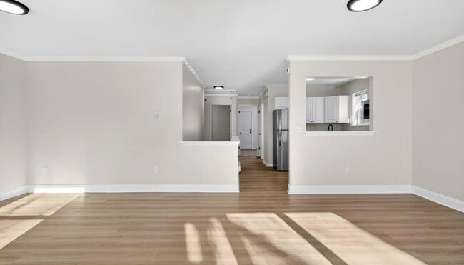 Building Photo - 13 Sligo St