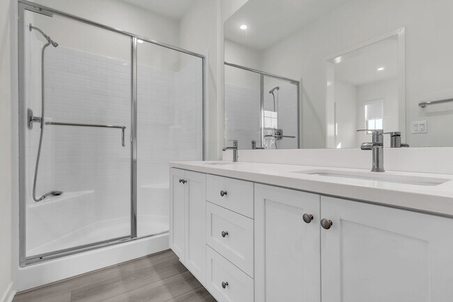 Building Photo - 711 Spring Gdn