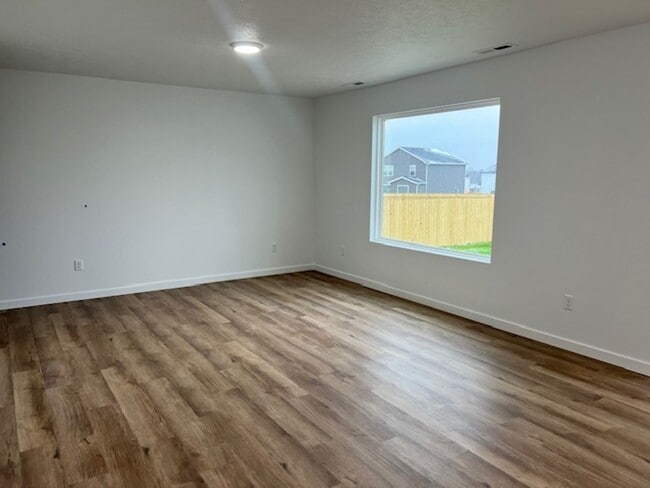 Building Photo - 4 BR HOME IN NIXA!