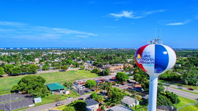 Building Photo - 310 S J St