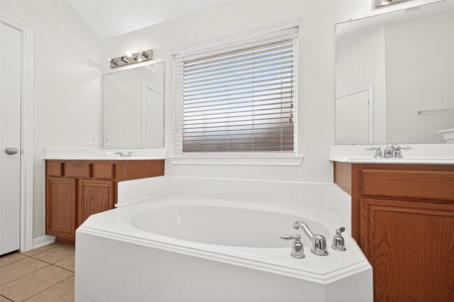 Building Photo - 13006 Rose Landing Dr