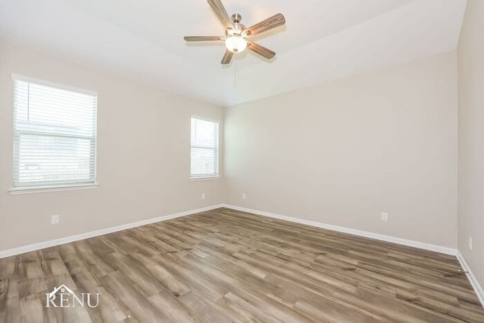 Building Photo - 2028 Hialeah Dr
