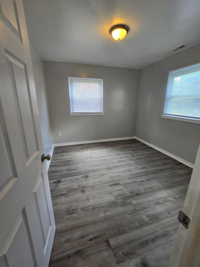 Building Photo - Eastside Three Bedroom Single Family Home ...