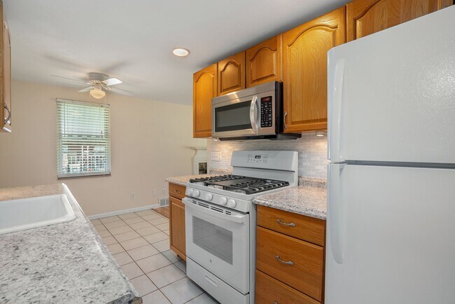 Building Photo - Recently Updated Home in Baldwin!