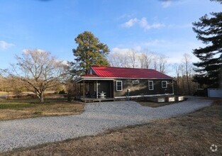 Building Photo - The red roof is calling you home!  Farmett...