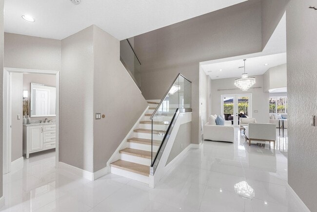 Building Photo - 121 Palm Cir