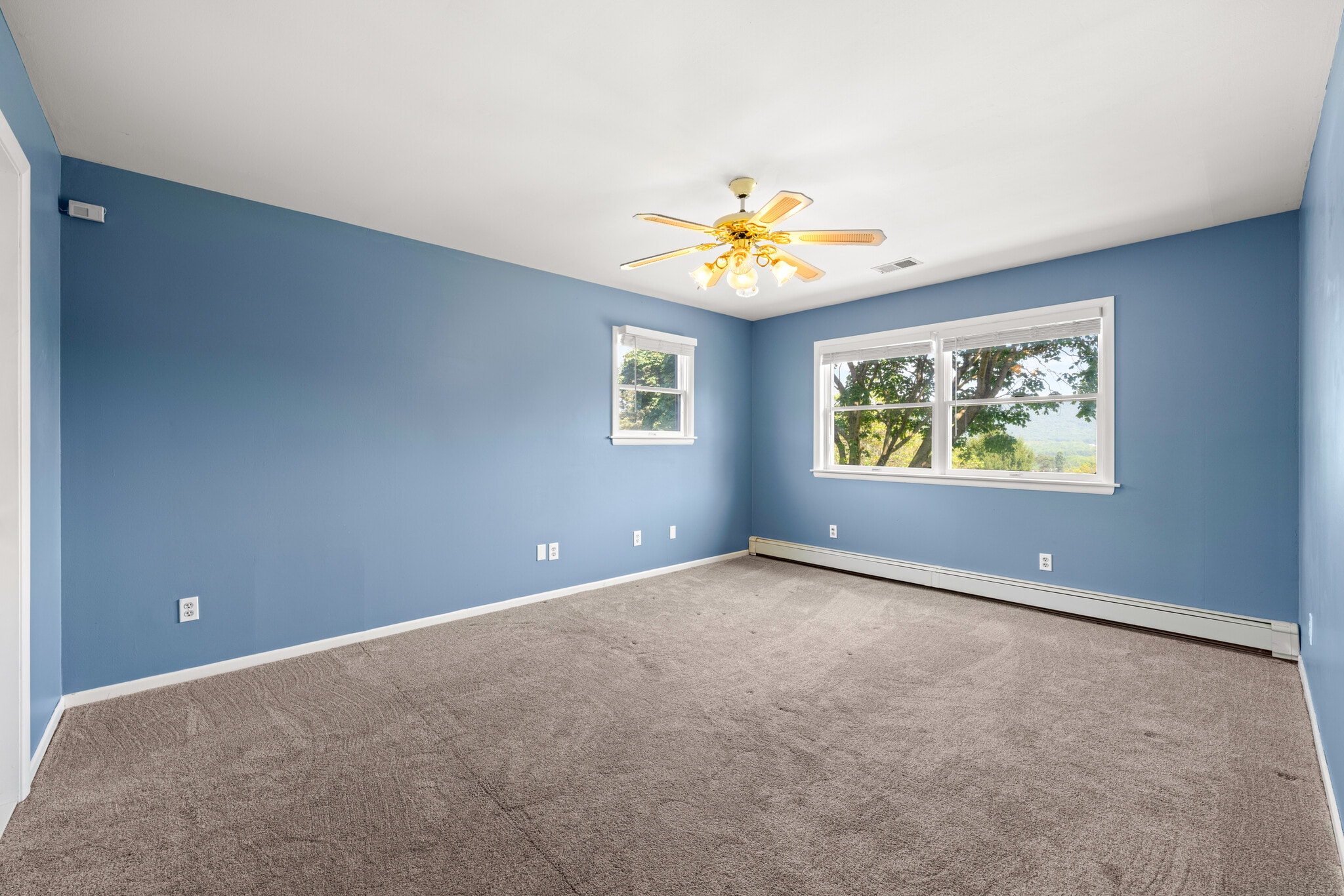 Building Photo - 3250 Vista Dr