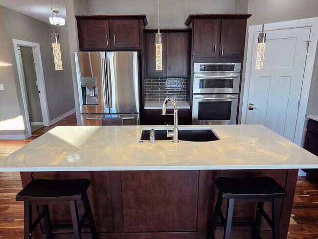 Building Photo - 482 NE Westgate Dr