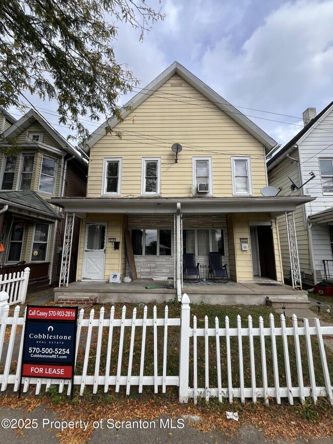 Primary Photo - 219 Ash St