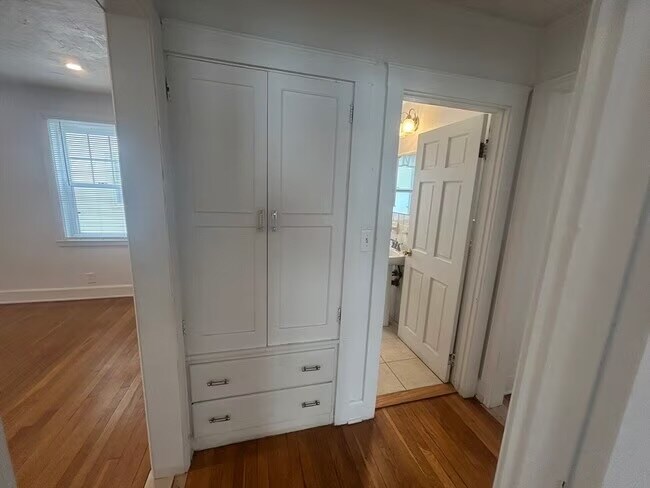 Building Photo - 46 Lawn Ave