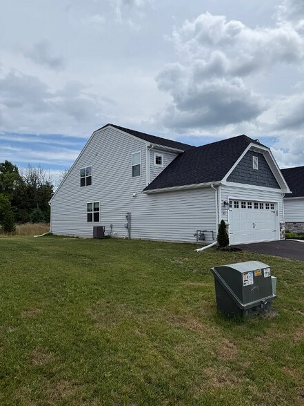 Building Photo - 83 Long Bnd Dr
