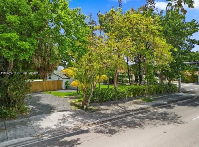 Building Photo - 15 NE 95th St