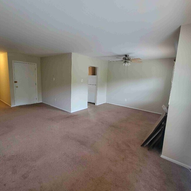 Building Photo - 2156 Birch Dr