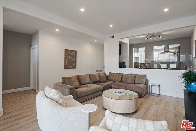 Building Photo - 17165 Palisades Cir