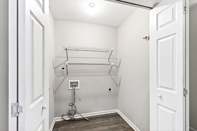 Building Photo - Charming Brick Ranch-Style Cul-de-Sac Home in Garner!