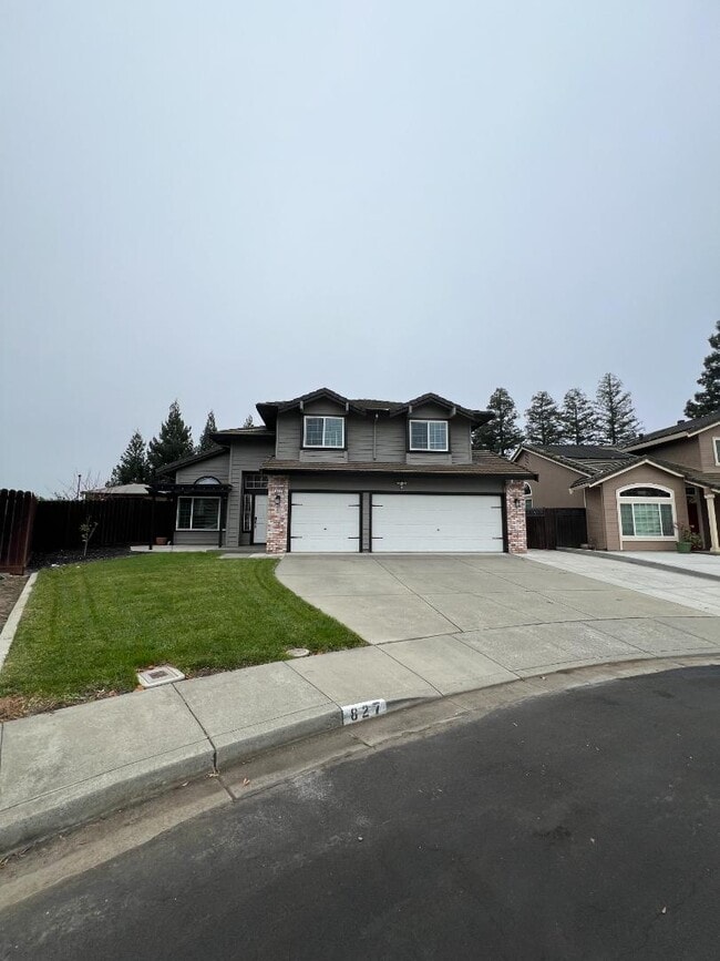 Building Photo - 827 Notre Dame Dr