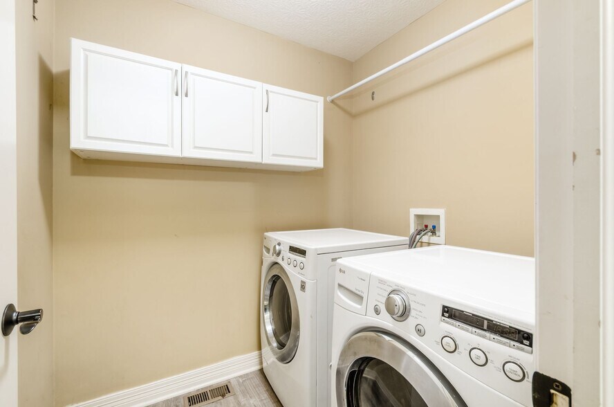 Building Photo - 8806 Emerald Hill Dr