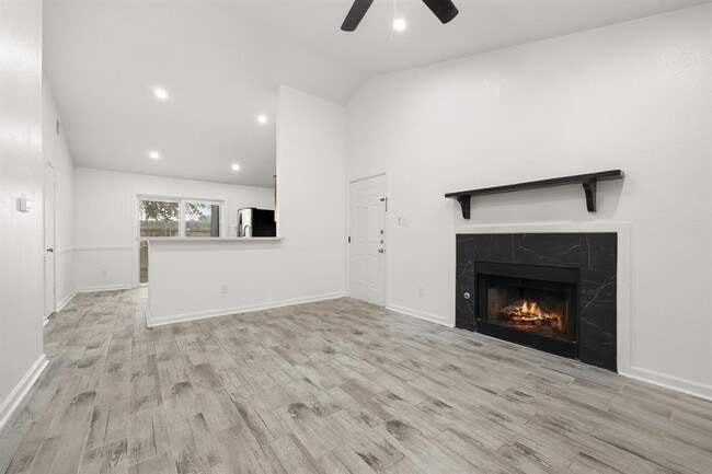 Building Photo - 1411 Gracy Farms Ln