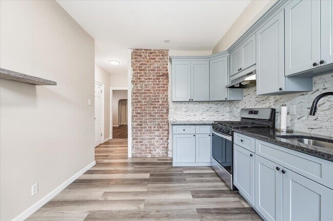 Building Photo - 169 Zabriskie St