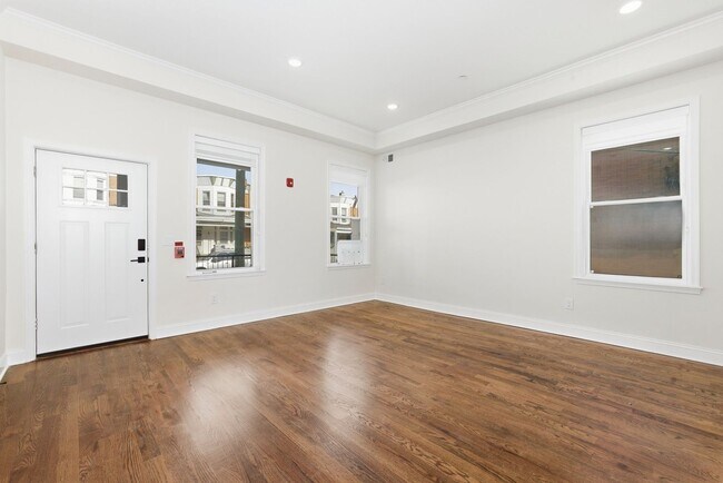 Building Photo - 2926 W Oxford St