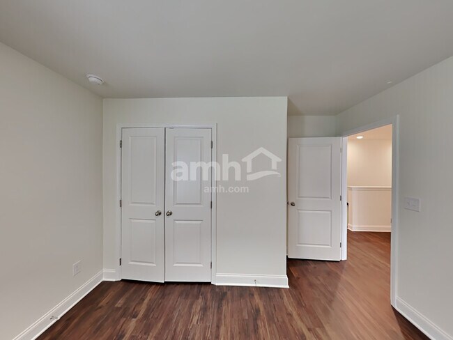 Building Photo - 1943 Windsor Park Ave