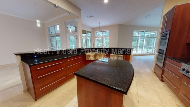 Building Photo - 7911 Vineyard Lake Rd N