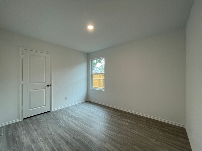 Building Photo - Single family home for rent