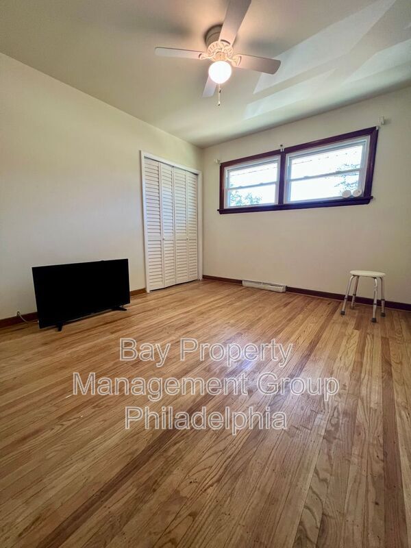 Building Photo - 303 Hedgerow Ln