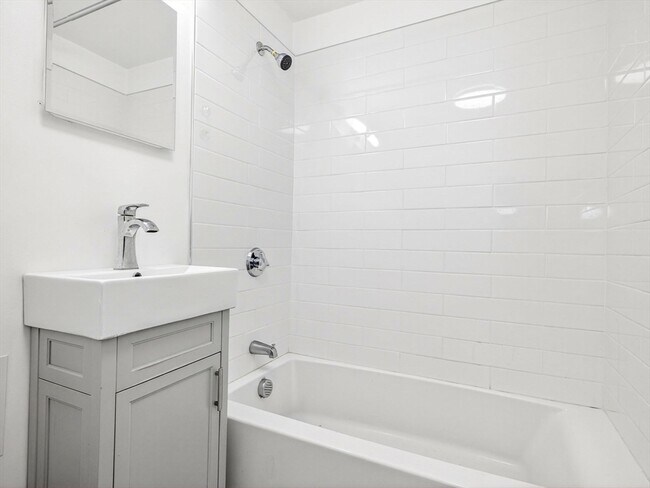Building Photo - 232 Newbury St