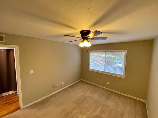 Building Photo - 1416 Foxhall Ln SE