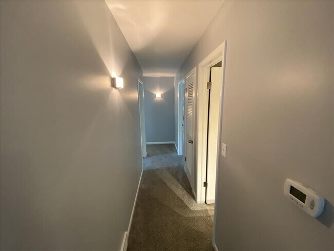 Building Photo - West Des Moines Home!