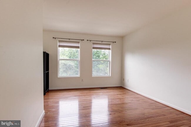 Building Photo - 12050 Edgemere Cir