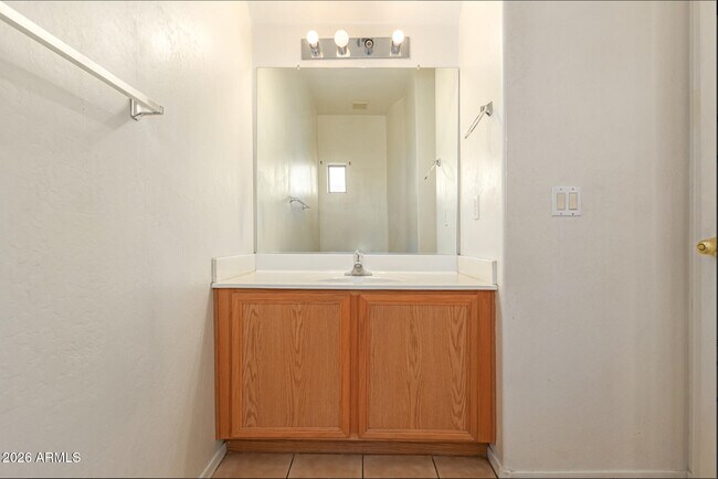 Building Photo - 513 W Beautiful Ln