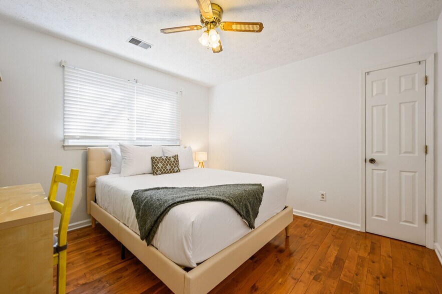 Building Photo - 1223 Settlebench Ln