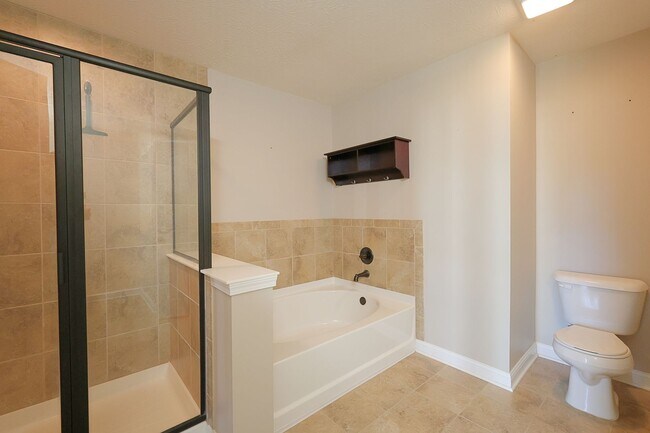 Building Photo - Beautiful 3 Bedroom House in Quiet Auburn ...
