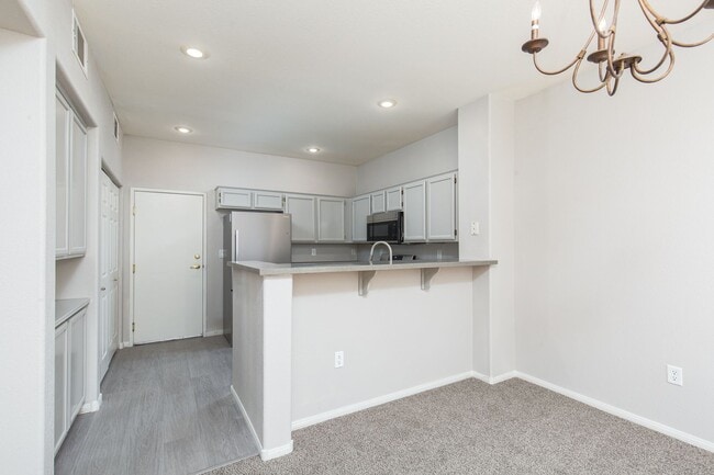 Building Photo - NW townhome with 2 car garage in gated community.