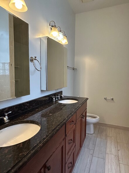 Full Bathroom #1 - 1901 S May St