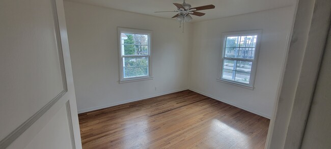 Master bedroom - 11683 Chandler Blvd