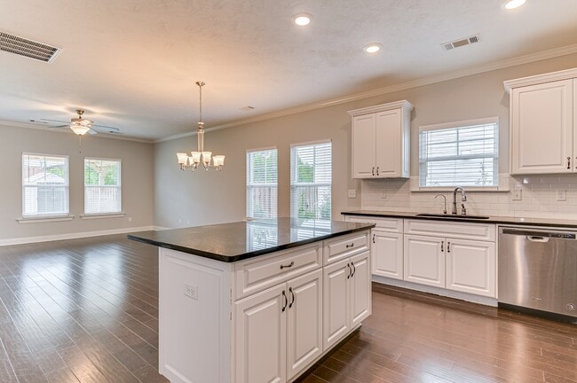 Building Photo - 5107 Heathbrook Dr