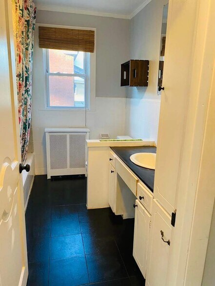 Building Photo - 620 High St