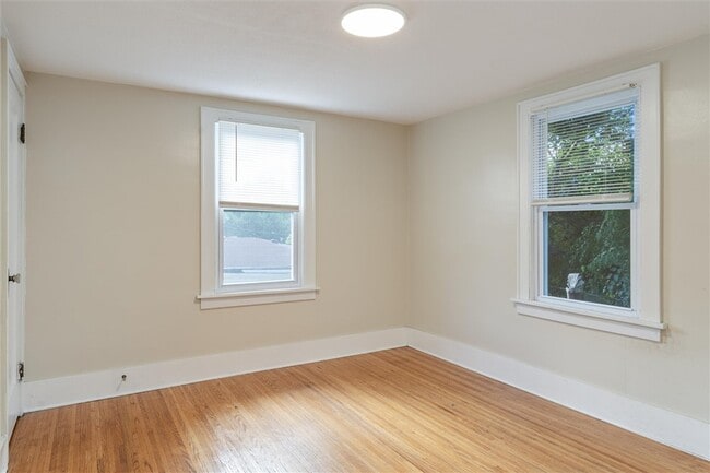 Building Photo - 425 Highland Ave