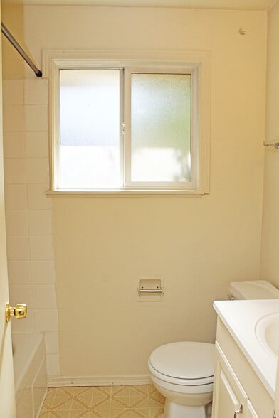 Building Photo - 4110-4116 N Willis Blvd