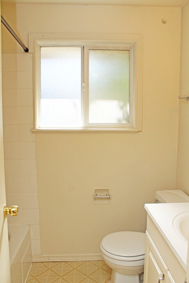 Building Photo - 4110-4116 N Willis Blvd