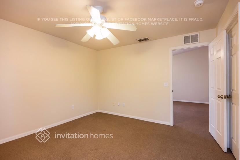 Building Photo - 2422 Joe Ave S