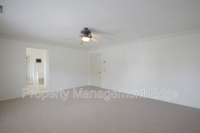 Building Photo - Birch Ct 38265